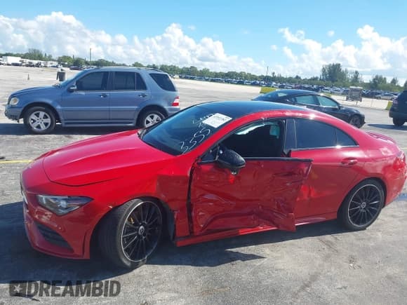 ✅ 2020 Mercedes-Benz CLA 250 • VIN: WDD5J4GBXLN043355 • Lot: 42953382. Wystawiony na IAAI z przebiegiem 75 991 mil. Bezpłatny archiwum sprzedaży aukcyjnych z USA i szczegółowy raport historii pojazdu na DreamBid. Zdjęcie 6.