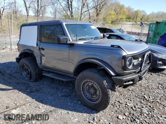 ✅ 2022 Ford Bronco • VIN: 1FMDE5AH5NLB19801 • Lot: 58941495. Wystawiony na Copart z przebiegiem 7 759 mil. Bezpłatny archiwum sprzedaży aukcyjnych z USA i szczegółowy raport historii pojazdu na DreamBid. Zdjęcie 4.