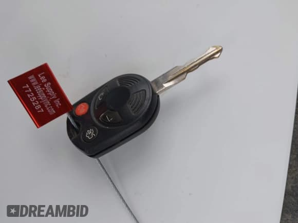 ✅ 2012 Ford Fusion S • VIN: 3FAHP0GA1CR310374 • Lot: 43747053. Wystawiony na IAAI z przebiegiem 153 234 mil. Bezpłatny archiwum sprzedaży aukcyjnych z USA i szczegółowy raport historii pojazdu na DreamBid. Zdjęcie 11.