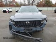 ✅ 2023 Mazda CX-50 S Premium Plus • VIN: 7MMVABEM9PN108012 • Lot: 90606705. Wystawiony na Copart z przebiegiem 49 401 mil. Bezpłatny archiwum sprzedaży aukcyjnych z USA i szczegółowy raport historii pojazdu na DreamBid. Zdjęcie 5.