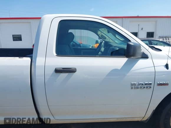 2016 Ram 1500 Tradesman z VIN 3C6JR6DT6GG255959, wystawiony jako IAAI lot #42646756 z przebiegiem 206 852 mil mil oraz . Historia ofert i sprzedaży dostępna na DreamBid. Obrazek 14.