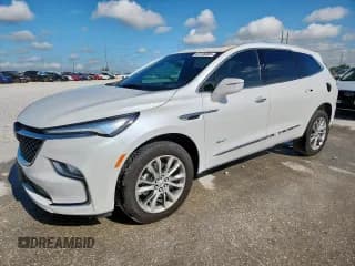 ✅ 2024 Buick Enclave Avenir • VIN: 5GAERDKW1RJ120211 • Лот: 62146985. Опубликован ранее на Copart с пробегом 13 688 миль. Бесплатный доступ к архиву аукционных продаж из США и подробный отчёт об истории автомобиля на DreamBid. Изображение 1.