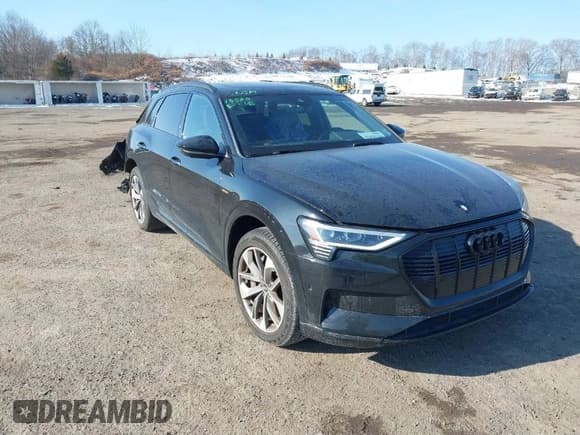 ✅ 2021 Audi e-tron Premium Plus • VIN: WA1LAAGE5MB012022 • Лот: 41458134. Опубликован ранее на IAAI с пробегом 42 137 миль. Бесплатный доступ к архиву аукционных продаж из США и подробный отчёт об истории автомобиля на DreamBid. Изображение 1.