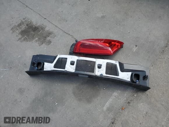 ✅ 2013 Cadillac XTS Luxury • VIN: 2G61R5S32D9138233 • Lot: 62500685. Wystawiony na Copart z przebiegiem 107 808 mil. Bezpłatny archiwum sprzedaży aukcyjnych z USA i szczegółowy raport historii pojazdu na DreamBid. Zdjęcie 12.