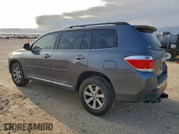 ✅ 2013 Toyota Highlander • VIN: 5TDZK3EH4DS092928 • Лот: 93184705. Опубликован ранее на Copart с пробегом 187 012 миль. Бесплатный доступ к архиву аукционных продаж из США и подробный отчёт об истории автомобиля на DreamBid. Изображение 2.