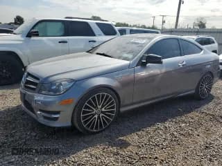 ✅ 2015 Mercedes-Benz C 250 • VIN: WDDGJ4HB9FG396394 • Lot: 80297515. Wystawiony na Copart z przebiegiem 69 562 mil. Bezpłatny archiwum sprzedaży aukcyjnych z USA i szczegółowy raport historii pojazdu na DreamBid. Zdjęcie 1.