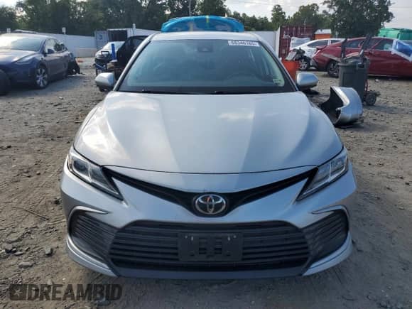 2021 Toyota Camry LE z VIN 4T1C11BKXMU038666, wystawiony jako Copart lot #68346185 z przebiegiem 212 141 mil mil oraz Szkoda całkowita • Salvage title. Historia ofert i sprzedaży dostępna na DreamBid. Obrazek 5.