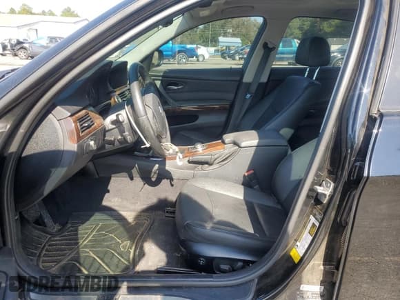 ✅ 2011 BMW 3 Series 328i • VIN: WBAPH7C55BA801993 • Lot: 92884805. Listed on Copart with 95,442 mi. Free auction sales archive from the USA and detailed vehicle history report at DreamBid. Image 7.