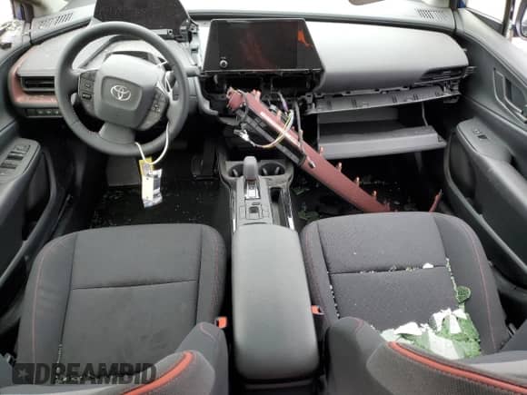 2025 Toyota Prius SE z VIN JTDACACU8S3040893, wystawiony jako Copart lot #52588625 z przebiegiem Nie podano mil oraz Szkoda całkowita • Salvage title. Historia ofert i sprzedaży dostępna na DreamBid. Obrazek 8.