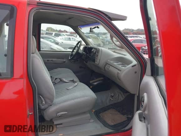 1995 Chevrolet Silverado 1500 z VIN 1GCEK19KXSE149077, wystawiony jako IAAI lot #43593632 z przebiegiem 193 001 mil mil oraz . Historia ofert i sprzedaży dostępna na DreamBid. Obrazek 5.