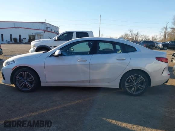 ✅ 2024 BMW 2 Series 228i xDrive • VIN: WBA73AK09R7N47410 • Lot: 43786771. Wystawiony na IAAI z przebiegiem 20 455 mil. Bezpłatny archiwum sprzedaży aukcyjnych z USA i szczegółowy raport historii pojazdu na DreamBid. Zdjęcie 14.