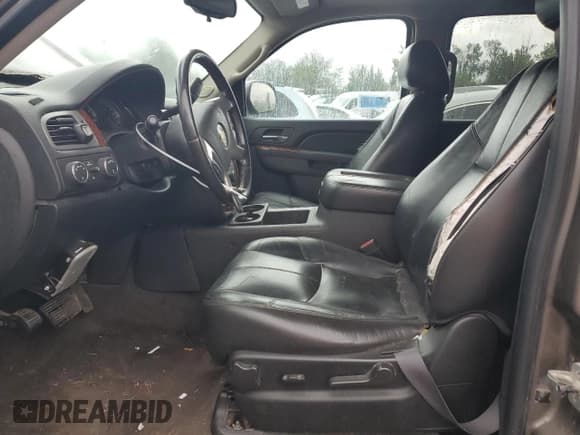 ✅ 2011 Chevrolet Suburban LT • VIN: 1GNSKJE33BR115659 • Lot: 68954724. Wystawiony na Copart z przebiegiem 149 867 mil. Bezpłatny archiwum sprzedaży aukcyjnych z USA i szczegółowy raport historii pojazdu na DreamBid. Zdjęcie 7.