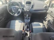 ✅ 2016 Ford Fiesta S • VIN: 3FADP4AJ3GM165016 • Lot: 82228285. Wystawiony na Copart z przebiegiem 73 695 mil. Bezpłatny archiwum sprzedaży aukcyjnych z USA i szczegółowy raport historii pojazdu na DreamBid. Zdjęcie 8.