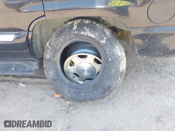 ✅ 2005 GMC Yukon SLE • VIN: 1GKEC13V55R124251 • Lot: 42570095. Wystawiony na IAAI z przebiegiem 265 431 mil. Bezpłatny archiwum sprzedaży aukcyjnych z USA i szczegółowy raport historii pojazdu na DreamBid. Zdjęcie 14.