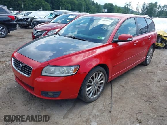 ✅ 2010 Volvo V50 • VIN: YV1382MW8A2559442 • Lot: 42697993. Wystawiony na IAAI z przebiegiem 224 243 mil. Bezpłatny archiwum sprzedaży aukcyjnych z USA i szczegółowy raport historii pojazdu na DreamBid. Zdjęcie 2.