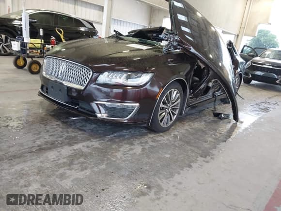 ✅ 2020 Lincoln MKZ Standard • VIN: 3LN6L5A9XLR605753 • Lot: 42736631. Wystawiony na IAAI z przebiegiem Nie podano. Bezpłatny archiwum sprzedaży aukcyjnych z USA i szczegółowy raport historii pojazdu na DreamBid. Zdjęcie 2.
