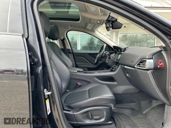 ✅ 2017 Jaguar F-Pace 20d Premium • VIN: SADCJ2BN5HA096670 • Lot: 49118245. Wystawiony na Copart z przebiegiem 146 291 mil. Bezpłatny archiwum sprzedaży aukcyjnych z USA i szczegółowy raport historii pojazdu na DreamBid. Zdjęcie 5.