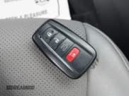 ✅ 2022 Toyota Highlander Platinum • VIN: 5TDFZRBH1NS211557 • Lot: 43460010. Wystawiony na IAAI z przebiegiem 21 155 mil. Bezpłatny archiwum sprzedaży aukcyjnych z USA i szczegółowy raport historii pojazdu na DreamBid. Zdjęcie 11.