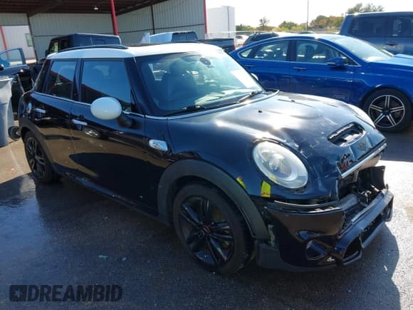 ✅ 2015 MINI Hardtop 4 Door S • VIN: WMWXU3C53F2B55926 • Lot: 43616516. Wystawiony na IAAI z przebiegiem 120 694 mil. Bezpłatny archiwum sprzedaży aukcyjnych z USA i szczegółowy raport historii pojazdu na DreamBid. Zdjęcie 1.