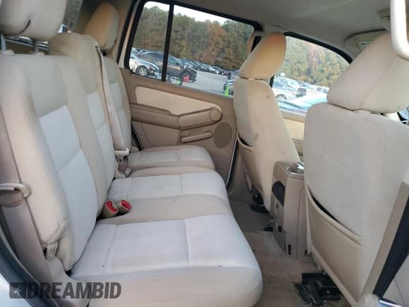 ✅ 2010 Ford Explorer XLT • VIN: 1FMEU6DE2AUA11185 • Lot: 92357045. Wystawiony na Copart z przebiegiem 295 276 mil. Bezpłatny archiwum sprzedaży aukcyjnych z USA i szczegółowy raport historii pojazdu na DreamBid. Zdjęcie 11.