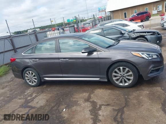 ✅ 2017 Hyundai Sonata Sport • VIN: 5NPE34AF0HH577987 • Лот: 43080727. Опубликован ранее на IAAI с пробегом 65 256 миль. Бесплатный доступ к архиву аукционных продаж из США и подробный отчёт об истории автомобиля на DreamBid. Изображение 13.