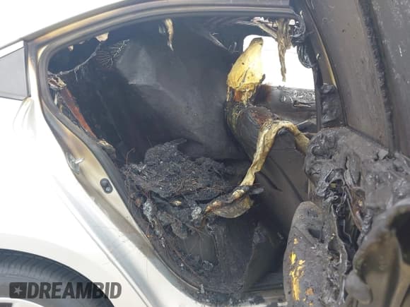 ✅ 2021 Toyota Corolla XLE • VIN: 5YFFPMAE0MP270705 • Lot: 42827736. Wystawiony na IAAI z przebiegiem Nie podano. Bezpłatny archiwum sprzedaży aukcyjnych z USA i szczegółowy raport historii pojazdu na DreamBid. Zdjęcie 8.