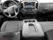 2018 Chevrolet Silverado 1500 LT z VIN 1GCVKREC2JZ112481, wystawiony jako Copart lot #71873995 z przebiegiem 161 406 mil mil oraz Szkoda całkowita • Salvage title. Historia ofert i sprzedaży dostępna na DreamBid. Obrazek 8.