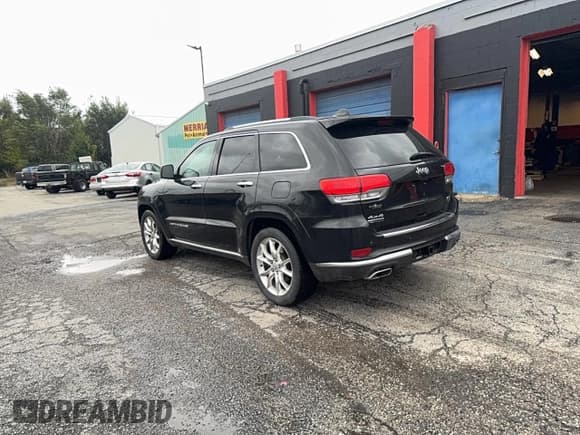 ✅ 2014 Jeep Grand Cherokee Summit • VIN: 1C4RJFJM8EC342679 • Lot: 90888345. Listed on Copart with 111,471 mi. Free auction sales archive from the USA and detailed vehicle history report at DreamBid. Image 3.