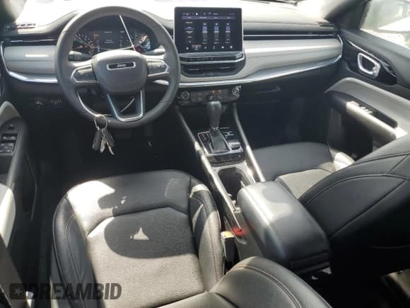 ✅ 2024 Jeep Compass Limited • VIN: 3C4NJDCNXRT608626 • Lot: 60074495. Wystawiony na Copart z przebiegiem 23 890 mil. Bezpłatny archiwum sprzedaży aukcyjnych z USA i szczegółowy raport historii pojazdu na DreamBid. Zdjęcie 8.