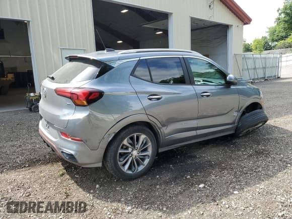 ✅ 2022 Buick Encore GX Preferred • VIN: KL4MMBS23NB087141 • Lot: 64024985. Wystawiony na Copart z przebiegiem 42 782 mil. Bezpłatny archiwum sprzedaży aukcyjnych z USA i szczegółowy raport historii pojazdu na DreamBid. Zdjęcie 3.