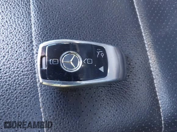 ✅ 2020 Mercedes-Benz GLC 300 • VIN: WDC0G8EB3LF715726 • Lot: 43585731. Wystawiony na IAAI z przebiegiem 127 276 mil. Bezpłatny archiwum sprzedaży aukcyjnych z USA i szczegółowy raport historii pojazdu na DreamBid. Zdjęcie 11.