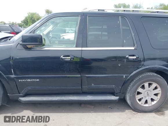 ✅ 2004 Lincoln Navigator Luxury • VIN: 5LMFU28R74LJ01322 • Lot: 42350030. Listed on IAAI with Not provided. Free auction sales archive from the USA and detailed vehicle history report at DreamBid. Image 14.