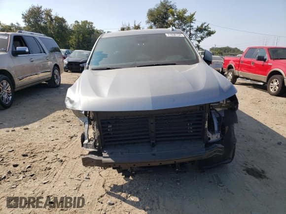 ✅ 2023 Chevrolet Suburban LS • VIN: 1GNSKBKD2PR184823 • Lot: 71036134. Wystawiony na Copart z przebiegiem 42 991 mil. Bezpłatny archiwum sprzedaży aukcyjnych z USA i szczegółowy raport historii pojazdu na DreamBid. Zdjęcie 5.