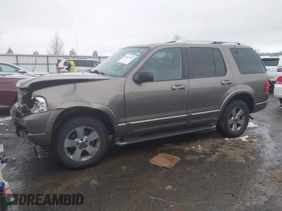 ✅ 2003 Ford Explorer Limited • VIN: 1FMDU75WX3UB01017 • Lot: 43817997. Wystawiony na IAAI z przebiegiem Nie podano. Bezpłatny archiwum sprzedaży aukcyjnych z USA i szczegółowy raport historii pojazdu na DreamBid. Zdjęcie 2.