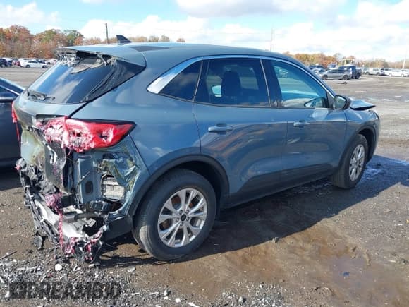 ✅ 2023 Ford Escape Active • VIN: 1FMCU9GN6PUA11672 • Lot: 43101904. Wystawiony na IAAI z przebiegiem 40 232 mil. Bezpłatny archiwum sprzedaży aukcyjnych z USA i szczegółowy raport historii pojazdu na DreamBid. Zdjęcie 4.