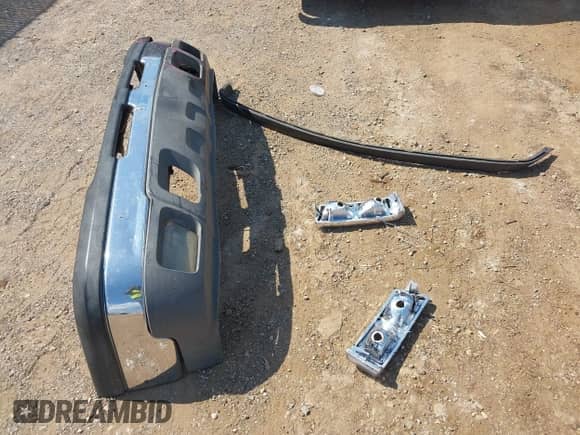 2006 Chevrolet Silverado 1500 LT2 z VIN 1GCEC19Z26Z205389, wystawiony jako IAAI lot #43354030 z przebiegiem 191 974 mil mil oraz . Historia ofert i sprzedaży dostępna na DreamBid. Obrazek 12.