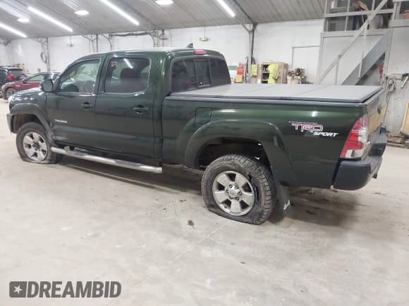 ✅ 2012 Toyota Tacoma • VIN: 3TMMU4FN1CM041111 • Lot: 43211995. Listed on IAAI with 196,372 mi. Free auction sales archive from the USA and detailed vehicle history report at DreamBid. Image 3.