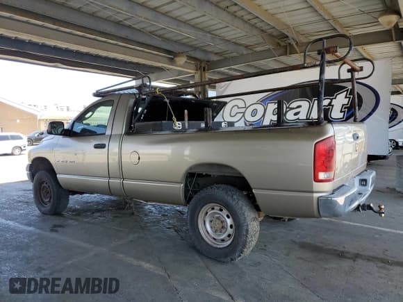 ✅ 2005 Dodge 2500 ST • VIN: 3D7KS26D15G806379 • Lot: 60137585. Wystawiony na Copart z przebiegiem 122 103 mil. Bezpłatny archiwum sprzedaży aukcyjnych z USA i szczegółowy raport historii pojazdu na DreamBid. Zdjęcie 2.