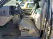 2001 Chevrolet Suburban LT с VIN 3GNFK16T11G101869, выставлен на аукционе Copart как лот 76699434 с пробегом 187 664 миль миль и Списание • Salvage title. История ставок и продаж доступна на DreamBid. Изображение 7.