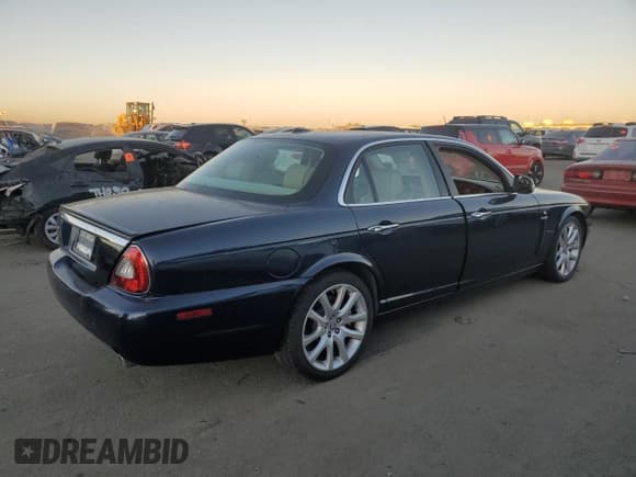 ✅ 2008 Jaguar XJ 8 • VIN: SAJWA71B78SH22814 • Lot: 87963635. Listed on Copart with 83,775 mi. Free auction sales archive from the USA and detailed vehicle history report at DreamBid. Image 3.