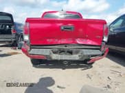 ✅ 2020 Toyota Tacoma SR5 • VIN: 3TMAZ5CN4LM135661 • Lot: 42369140. Wystawiony na IAAI z przebiegiem 109 528 mil. Bezpłatny archiwum sprzedaży aukcyjnych z USA i szczegółowy raport historii pojazdu na DreamBid. Zdjęcie 6.