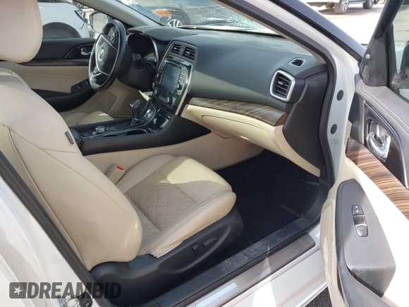 ✅ 2016 Nissan Maxima SV • VIN: 1N4AA6AP5GC397980 • Lot: 41740531. Wystawiony na IAAI z przebiegiem 158 460 mil. Bezpłatny archiwum sprzedaży aukcyjnych z USA i szczegółowy raport historii pojazdu na DreamBid. Zdjęcie 5.