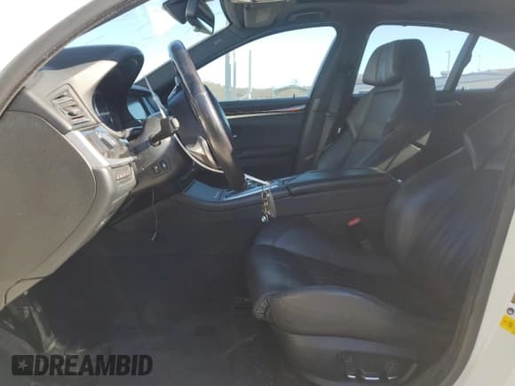 ✅ 2013 BMW M5 • VIN: WBSFV9C59DD096273 • Lot: 84923264. Wystawiony na Copart z przebiegiem 122 028 mil. Bezpłatny archiwum sprzedaży aukcyjnych z USA i szczegółowy raport historii pojazdu na DreamBid. Zdjęcie 7.