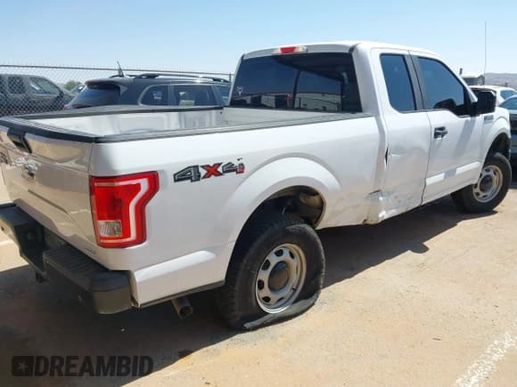 ✅ 2015 Ford F-150 XLT • VIN: 1FTFX1EFXFKF08675 • Lot: 42302479. Wystawiony na IAAI z przebiegiem 196 388 mil. Bezpłatny archiwum sprzedaży aukcyjnych z USA i szczegółowy raport historii pojazdu na DreamBid. Zdjęcie 4.