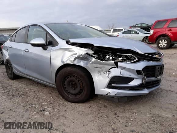 ✅ 2018 Chevrolet Cruze LS • VIN: 1G1BC5SM0J7200682 • Lot: 67415582. Wystawiony na Copart z przebiegiem 67 046 mil mil. Skorzystaj z bezpłatnego archiwum sprzedaży aukcyjnych z USA i zobacz szczegółowy raport historii pojazdu na DreamBid. Zdjęcie 1.