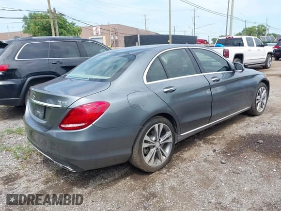 ✅ 2017 Mercedes-Benz C 300 • VIN: 55SWF4KB3HU202003 • Lot: 42840505. Listed on IAAI with 186,898 mi. Free auction sales archive from the USA and detailed vehicle history report at DreamBid. Image 4.