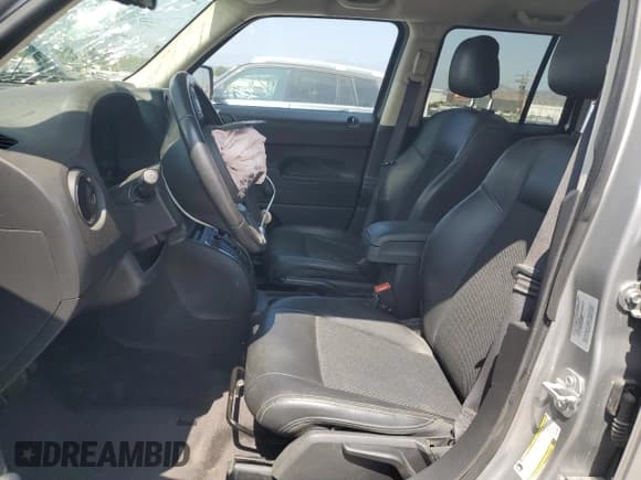 ✅ 2017 Jeep Patriot Sport SE • VIN: 1C4NJPBA8HD213333 • Lot: 65633645. Listed on Copart with 91,648 mi. Free auction sales archive from the USA and detailed vehicle history report at DreamBid. Image 7.