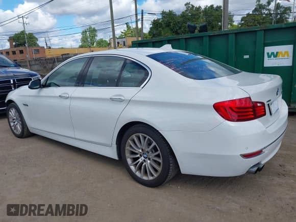 ✅ 2014 BMW 5 Series 528i xDrive • VIN: WBA5A7C57ED614026 • Лот: 43072437. Опубликован ранее на IAAI с пробегом 125 948 миль. Бесплатный доступ к архиву аукционных продаж из США и подробный отчёт об истории автомобиля на DreamBid. Изображение 3.
