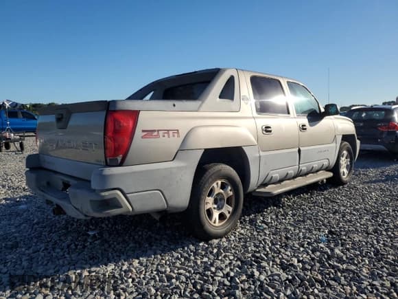 ✅ 2002 Chevrolet Avalanche • VIN: 3GNEC13T02G272076 • Lot: 81549515. Listed on Copart with 224,474 mi. Free auction sales archive from the USA and detailed vehicle history report at DreamBid. Image 3.