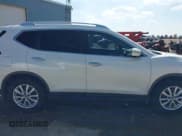 ✅ 2017 Nissan Rogue SV • VIN: KNMAT2MTXHP603326 • Lot: 43110800. Wystawiony na IAAI z przebiegiem 111 289 mil. Bezpłatny archiwum sprzedaży aukcyjnych z USA i szczegółowy raport historii pojazdu na DreamBid. Zdjęcie 13.